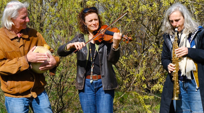 16.08.24 | 20:30 | Von Wurzeln und Blättern –&nbsp;Konzert und biografische Kurzlesung | Waldspielplatz Niederscherli